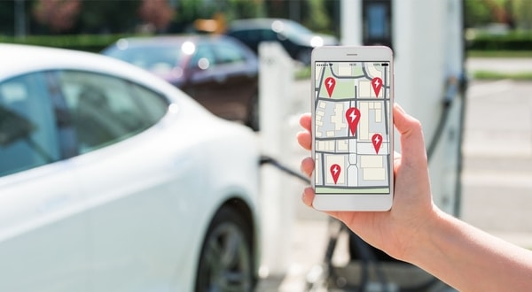 A picture showing an EV charging with an acompanying phone app